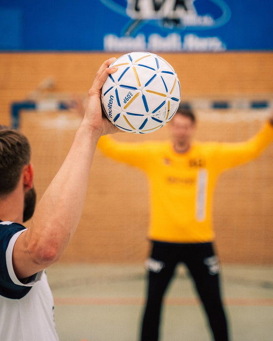 Balones de balonmano: descubre cuál necesitas según tu edad y nivel de juego - Molten Colombia